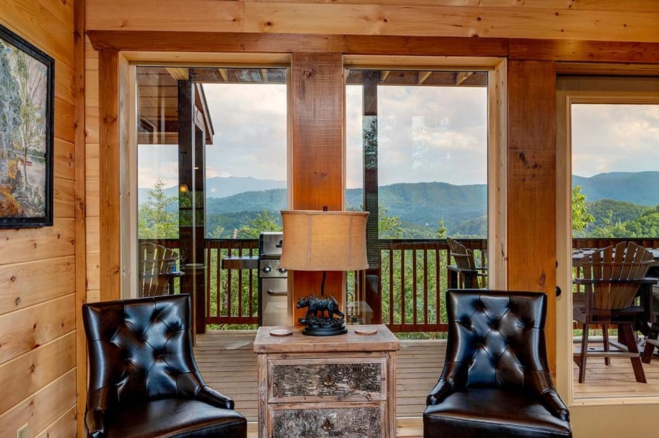Majestic Mountain View, free tickets, no catch! Chalet in Pigeon Forge