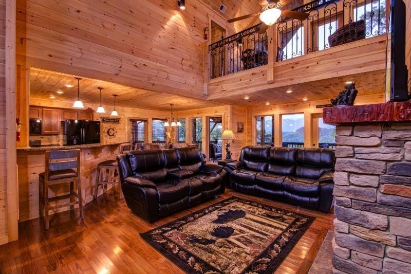 Lazy Bear Lodge, free tickets, no catch! Chalet in Pigeon Forge