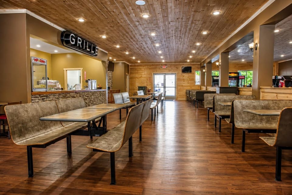 Panoramic Perfection, free tickets, no catch! Chalet in Pigeon Forge