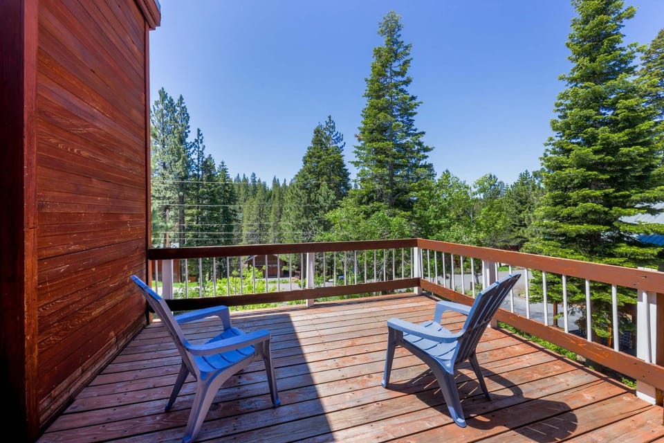 Kitzbuhel Paradise Sleeps 8 House in Truckee