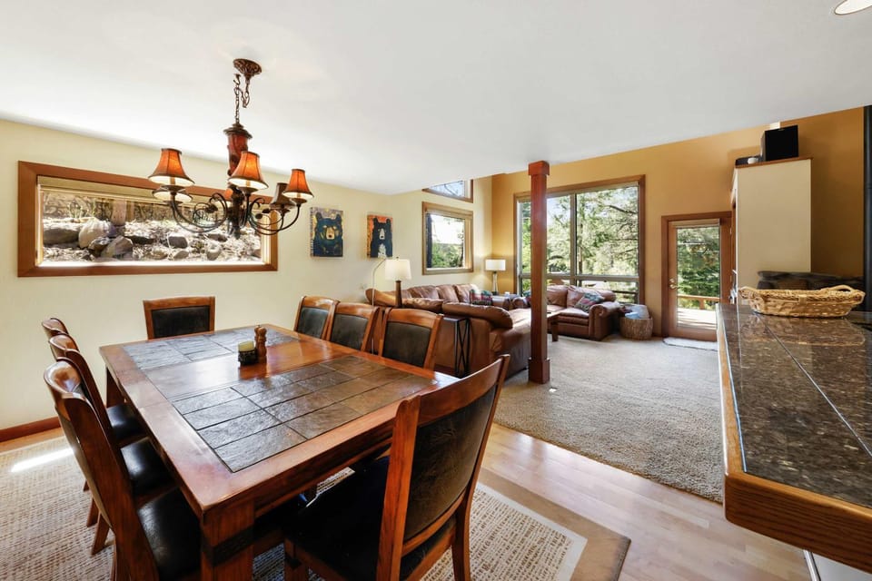 Kitzbuhel Paradise Sleeps 8 House in Truckee