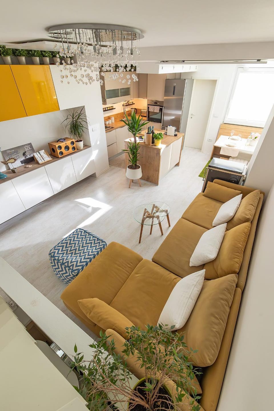 Kitchen or kitchenette, Living room, Seating area, Dining area