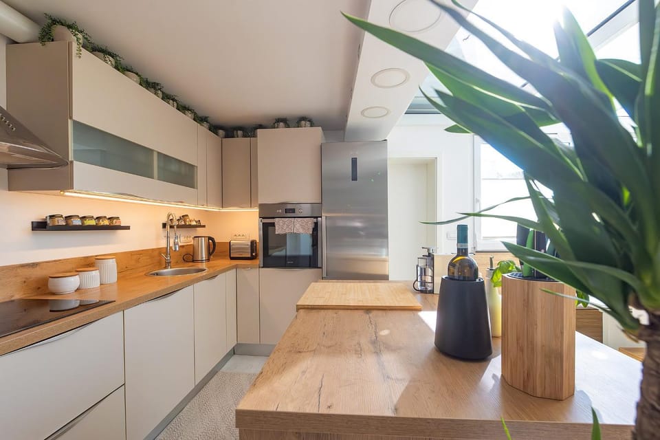 Coffee/tea facilities, Kitchen or kitchenette, dishwasher, oven, toaster