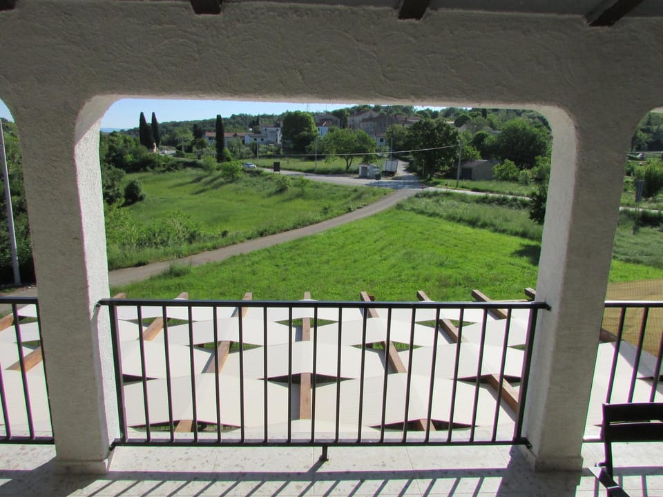 Spring, Day, Natural landscape, Garden, View (from property/room), Balcony/Terrace, Garden view