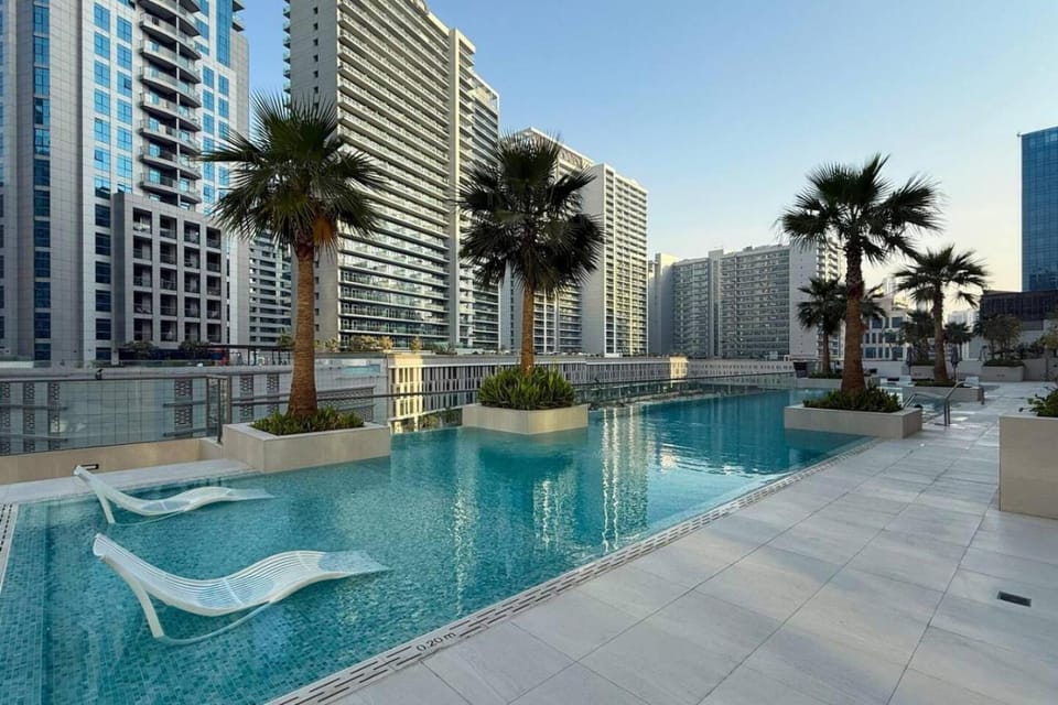 Swimming pool, sunbed
