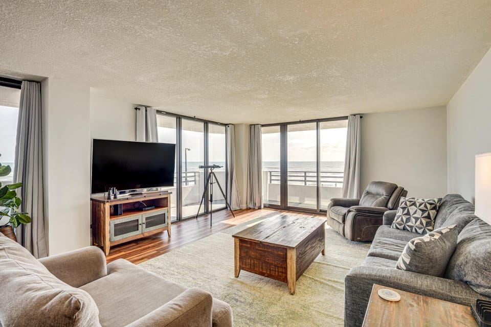 Ocean-View Getaway! Family Condo in Daytona Beach House in Florida