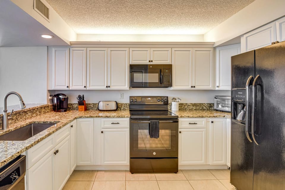 Ocean-View Getaway! Family Condo in Daytona Beach House in Florida