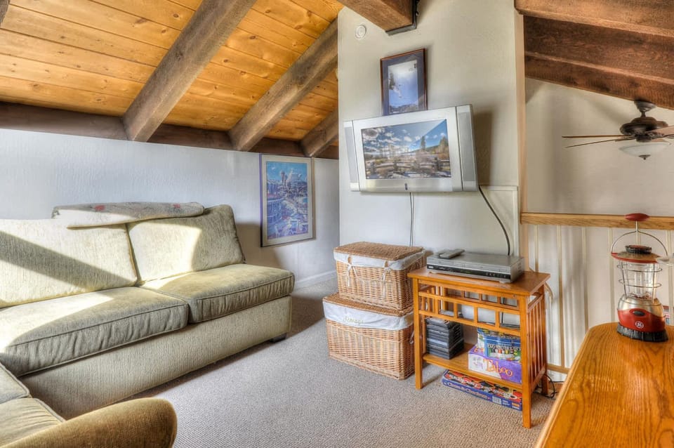 Lake Forest Villa Patio w BBQ House in Dollar Point