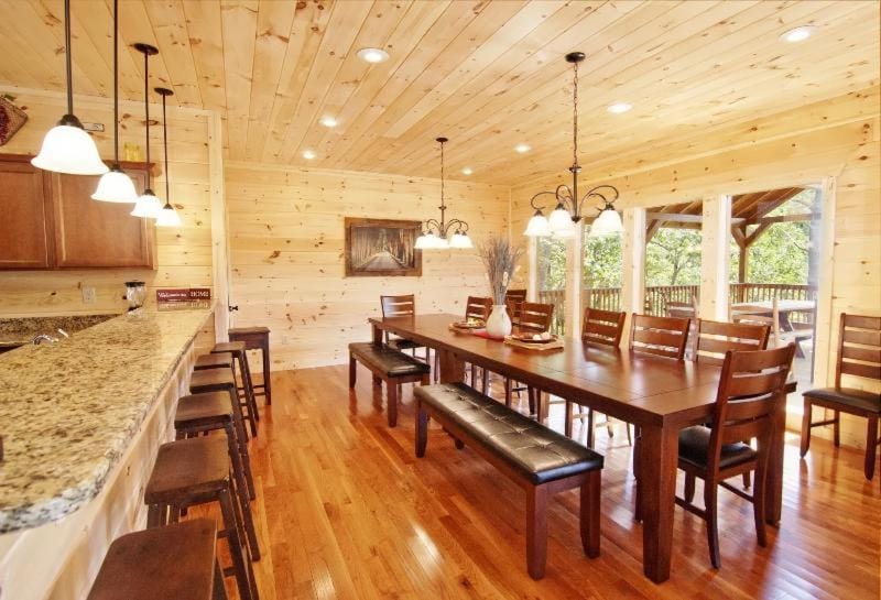 Pemberley Manor, free tickets, no catch! Chalet in Pigeon Forge