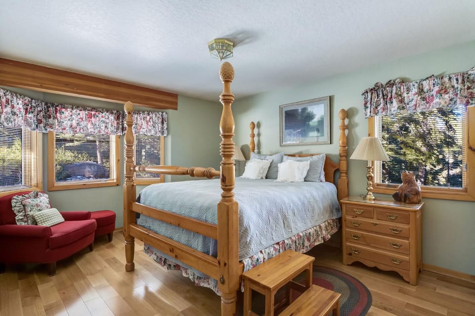 Lakeview Hideaway 3BDR for 8 w Private Hot Tub House in Lake Tahoe