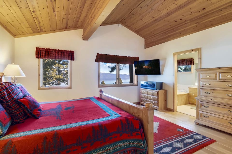 Lakeview Hideaway 3BDR for 8 w Private Hot Tub House in Lake Tahoe