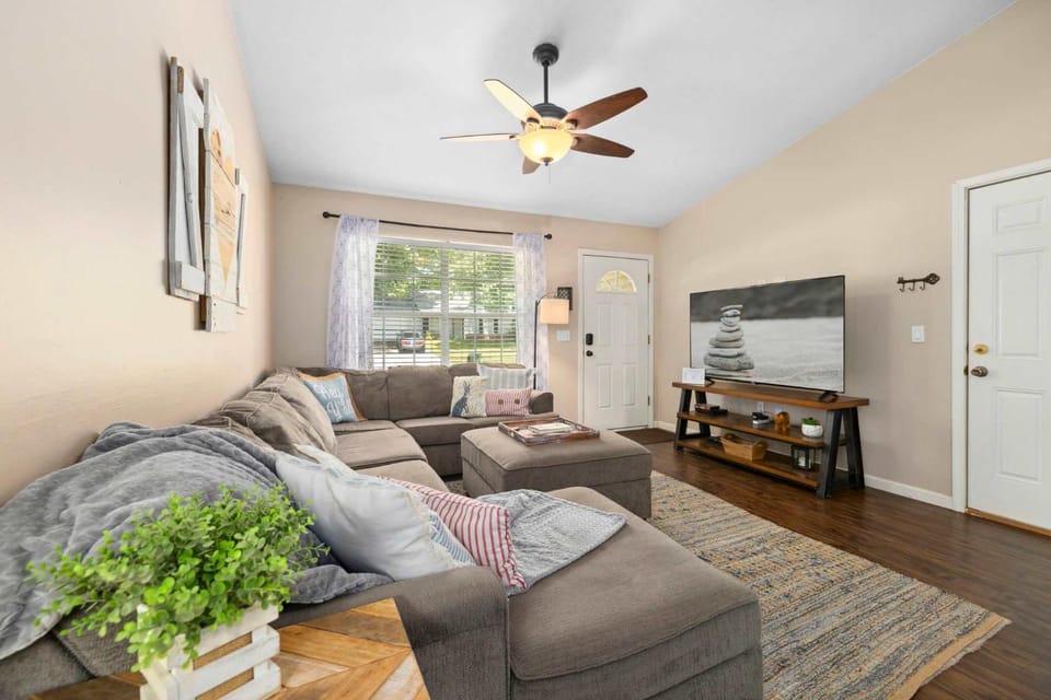 Cozy Cottage-3 mi to UofA-4 mi to DT House in Fayetteville