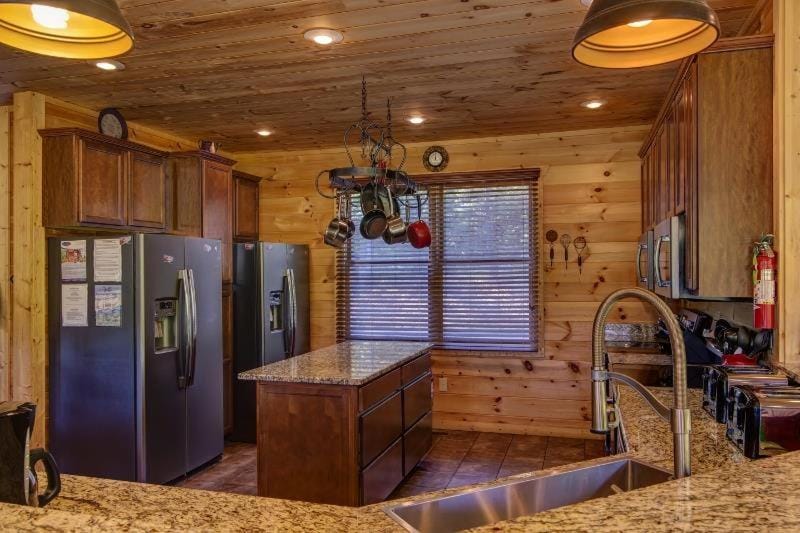 Grand View Lodge, free tickets, no catch! Chalet in Pigeon Forge