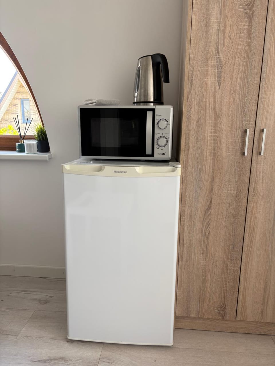 Coffee/tea facilities, microwave