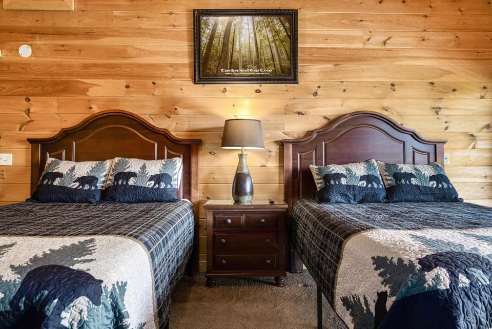 Smoky's Summit, free tickets, no catch! Chalet in Pigeon Forge