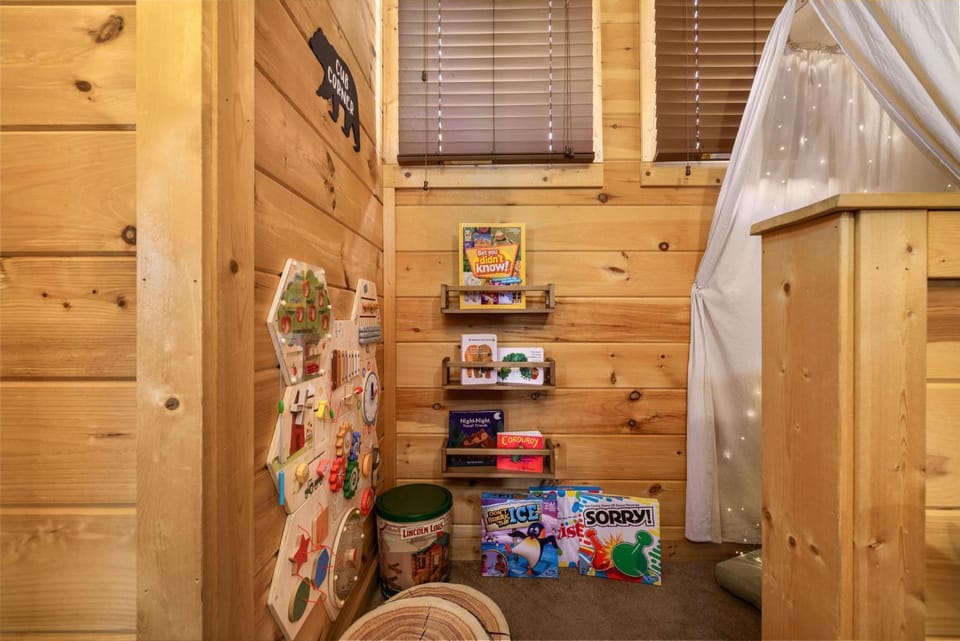 Smoky's Summit, free tickets, no catch! Chalet in Pigeon Forge