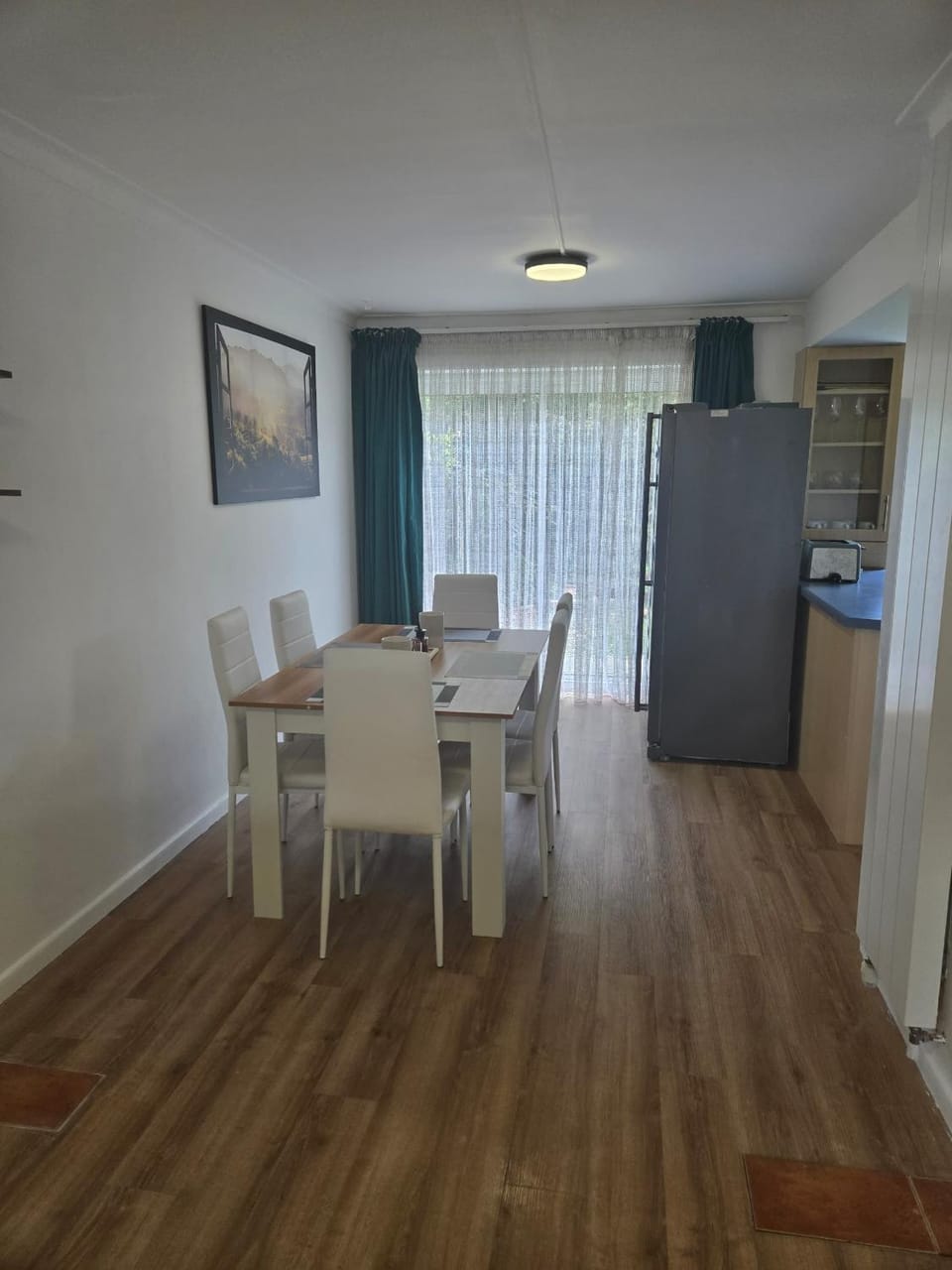 Spacious Family Home Garden, Free Parking & Close to Heathrow House in Staines-upon-Thames