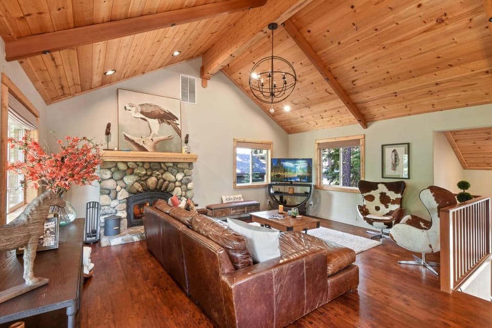 Luxury Tahoe Chalet Minutes to Dining House in Tahoe Vista