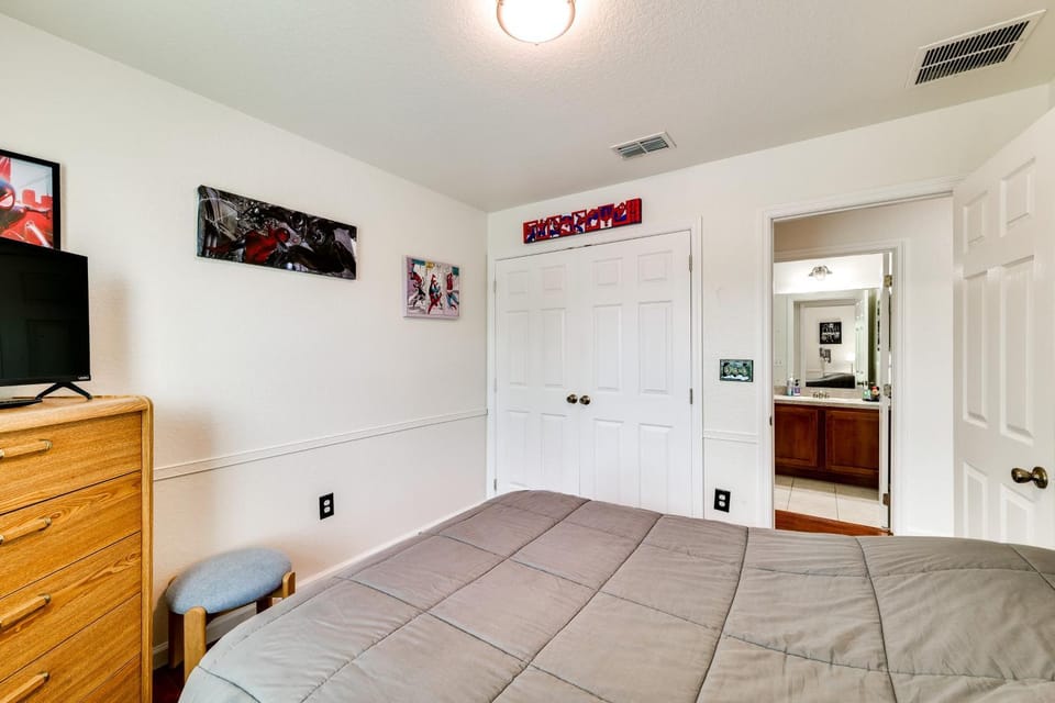Pool, Hot Tub & Theatre Access: Kissimmee Gem House in Poinciana