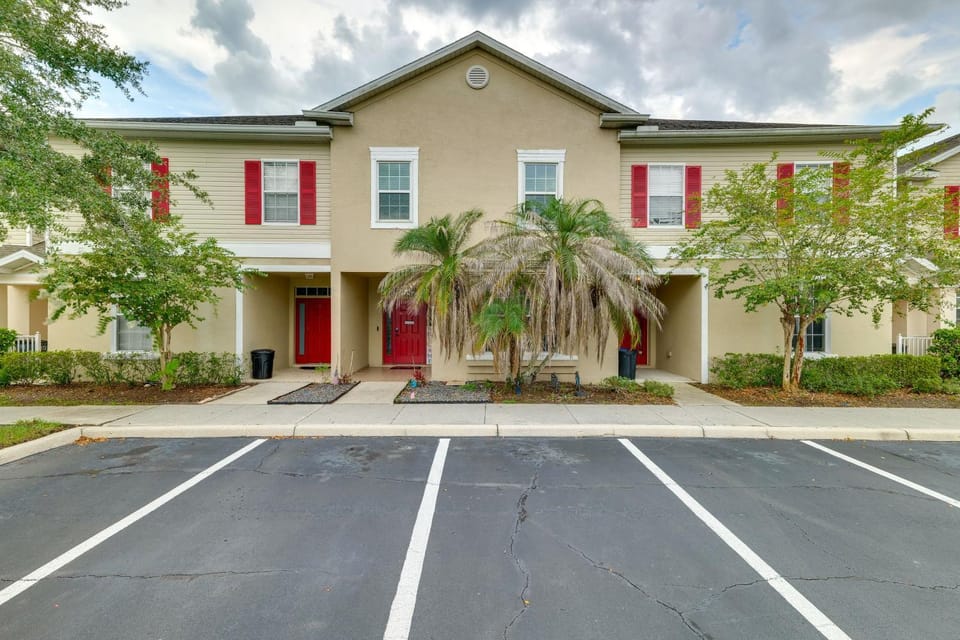 Pool, Hot Tub & Theatre Access: Kissimmee Gem House in Poinciana