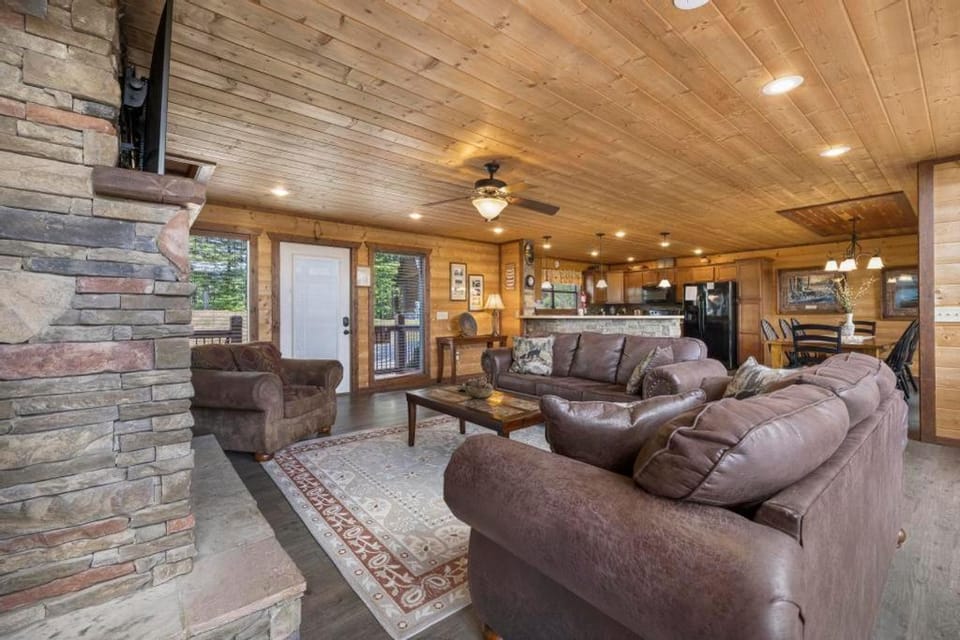 Place of the Blue Smoke, free tickets, no catch! Chalet in Pigeon Forge