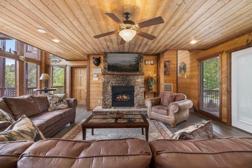 Place of the Blue Smoke, free tickets, no catch! Chalet in Pigeon Forge