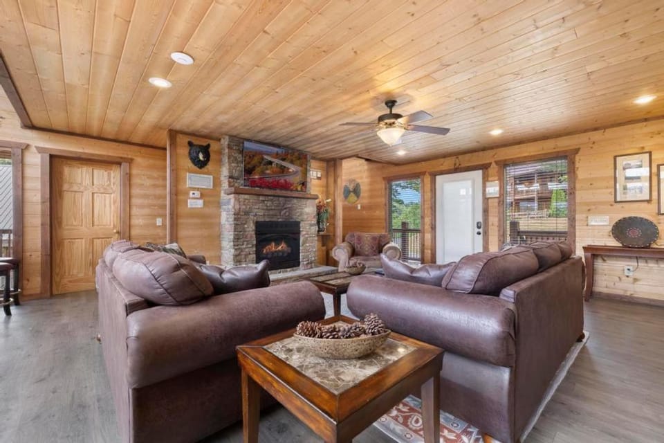 Place of the Blue Smoke, free tickets, no catch! Chalet in Pigeon Forge