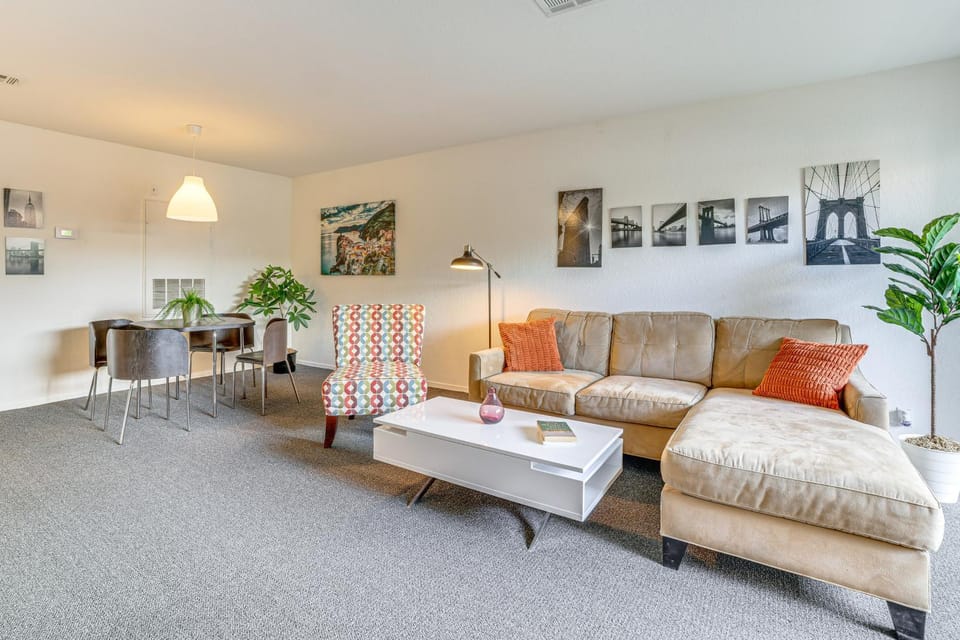 5 Mi to Las Vegas Strip: Condo w/ Community Perks! House in Spring Valley