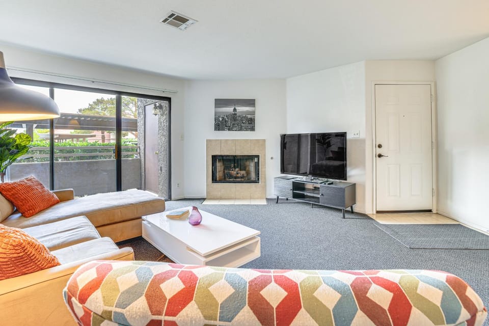 5 Mi to Las Vegas Strip: Condo w/ Community Perks! House in Spring Valley