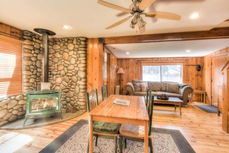 Moonlight Cove w Grill Tahoe Beach Next Door House in Tahoe Vista