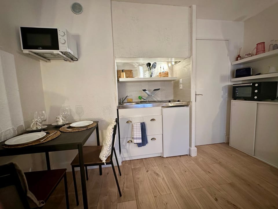 TV and multimedia, Coffee/tea facilities, Kitchen or kitchenette, Dining area, minibar, oven, pet friendly, stove, toaster