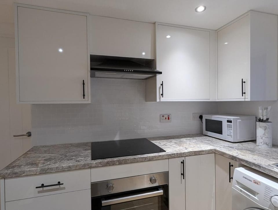 Kitchen or kitchenette, microwave, oven, stove