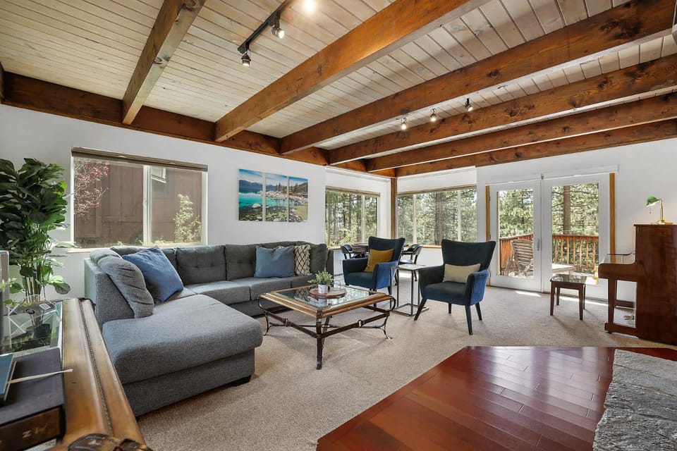 Hall Court Manor - Hot tub Pet Friendly Pool Table House in Round Hill Village