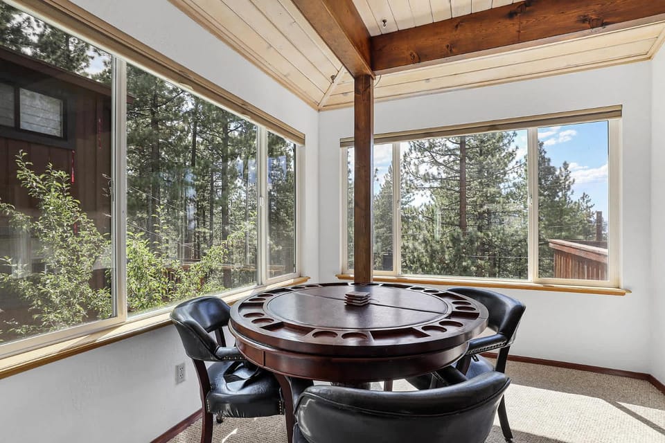 Hall Court Manor - Hot tub Pet Friendly Pool Table House in Round Hill Village