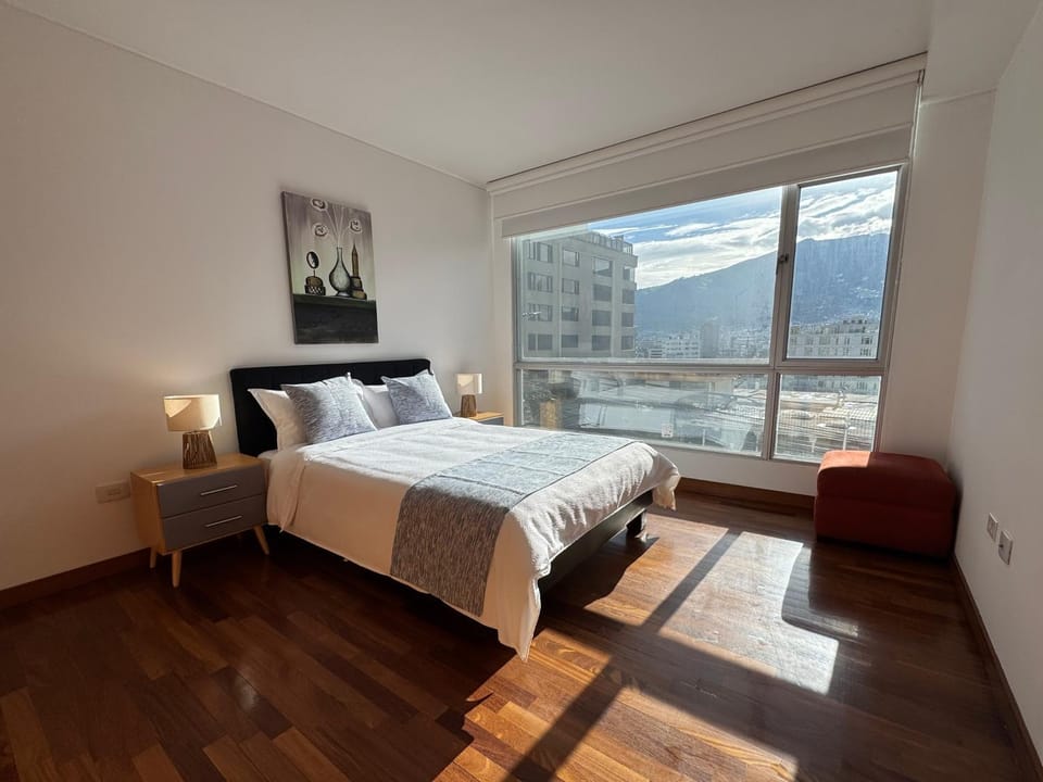 Photo of the whole room, City view