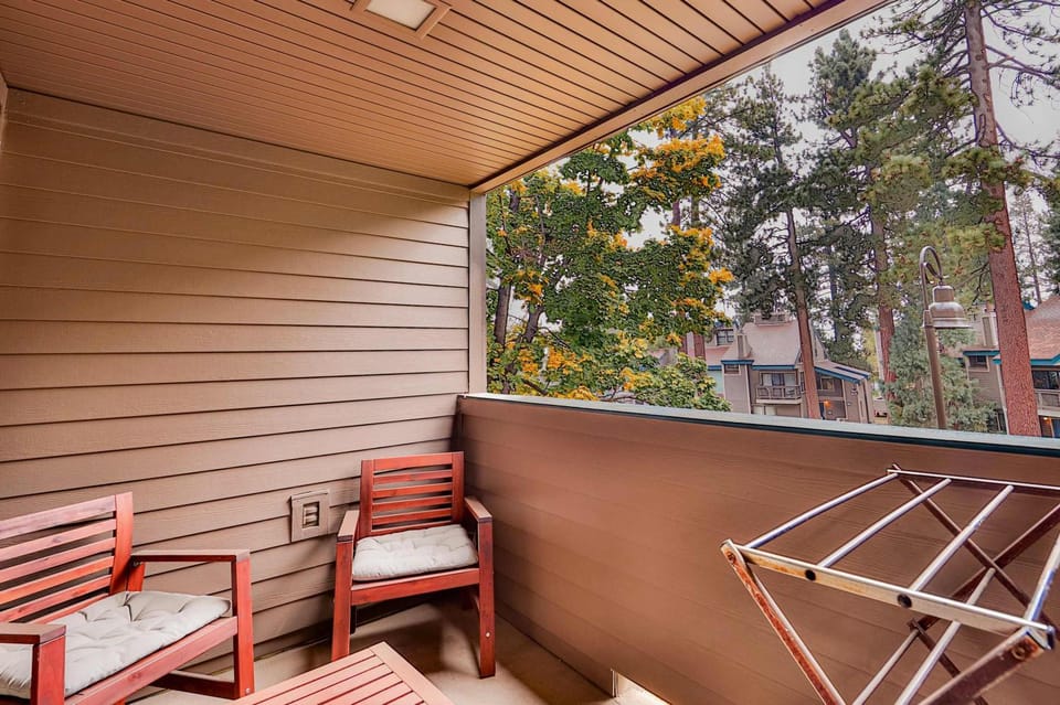 Lakeland Getaway - Walk to Lake Apartment in South Lake Tahoe