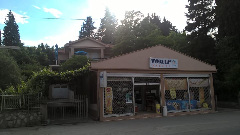 Property building, Supermarket/grocery shop