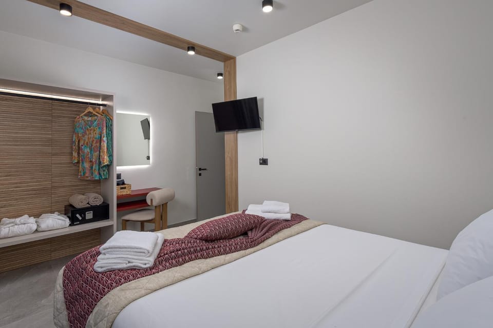 Bed, TV and multimedia, Photo of the whole room, Bedroom, wardrobe, air conditioner