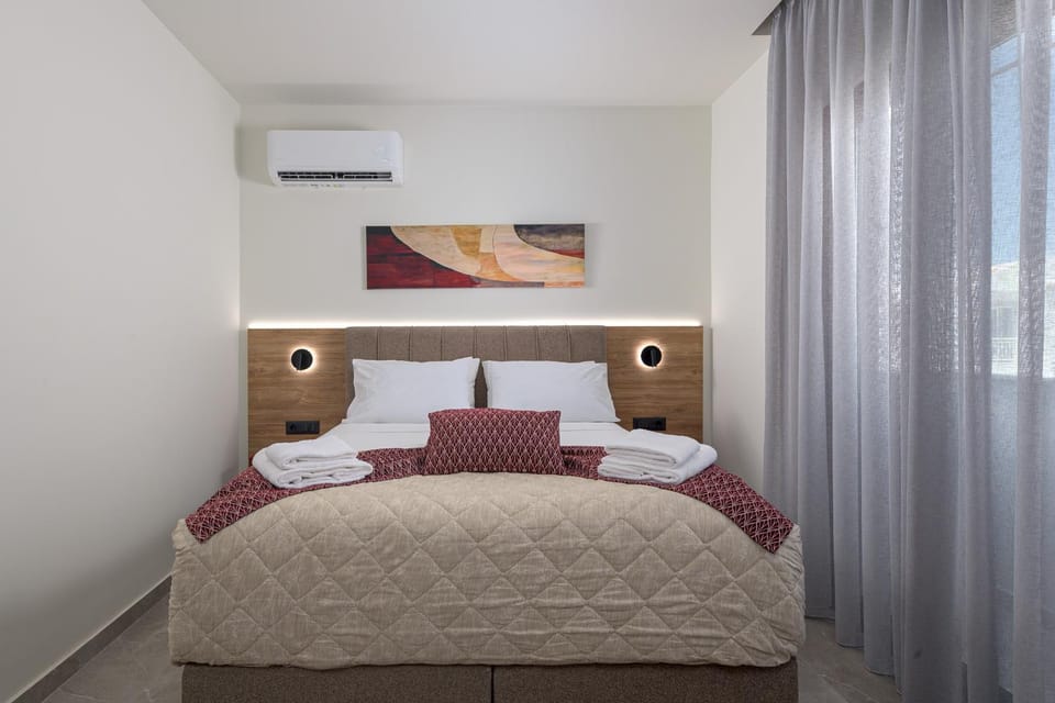 Bed, Photo of the whole room, Bedroom, air conditioner