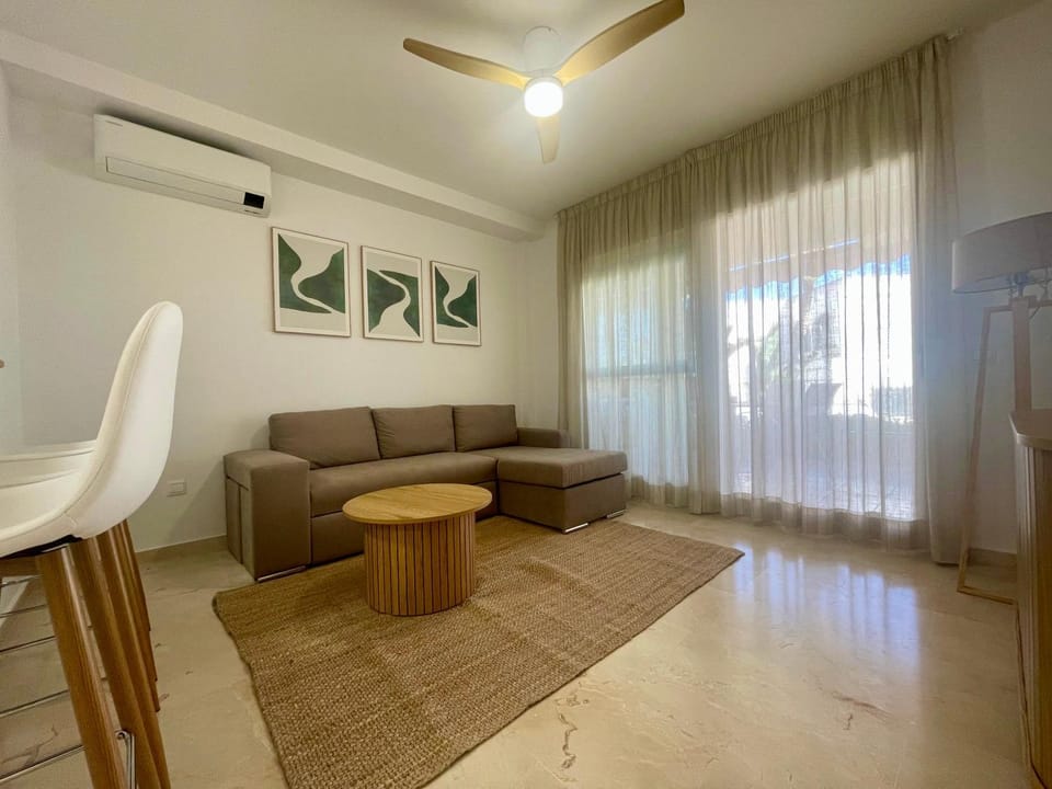 TV and multimedia, Living room, Seating area, air conditioner