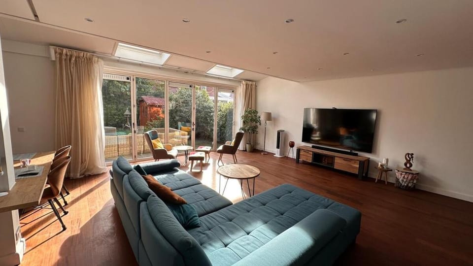 Communal lounge/ TV room, TV and multimedia