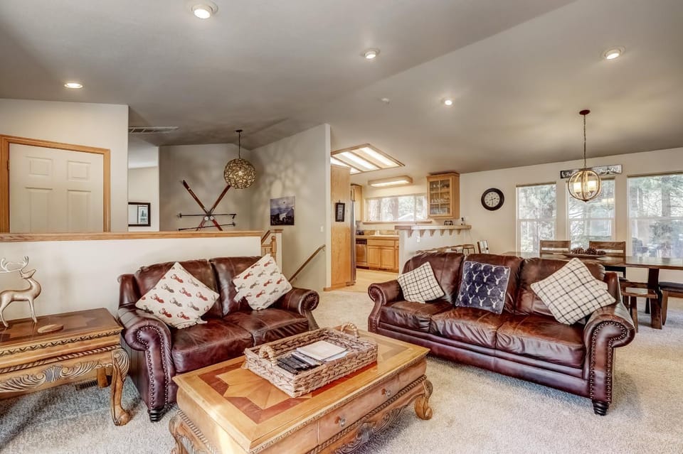 Montgomery Estates Bliss - Hot tub pets family fun House in South Lake Tahoe