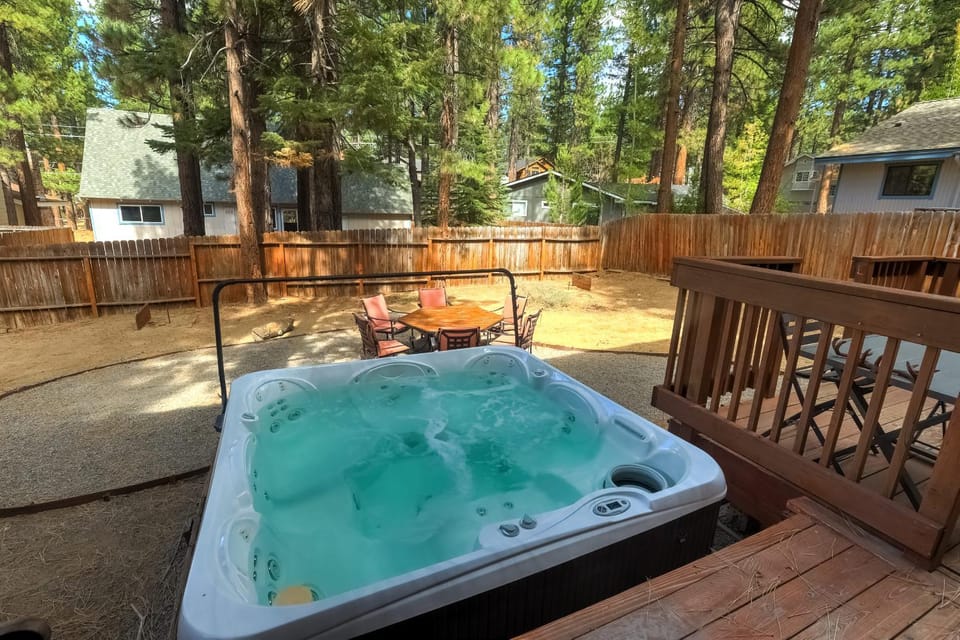 Montgomery Estates Bliss - Hot tub pets family fun House in South Lake Tahoe