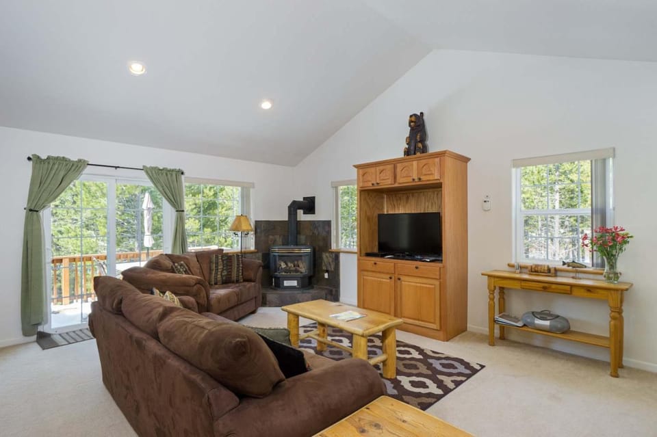 Moonlight Ridge - 30plus Day Vacation Home Rental House in South Lake Tahoe