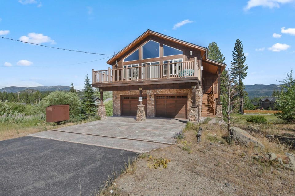 Mule Meadows - Classy Split level South Tahoe home House in Sierra Nevada