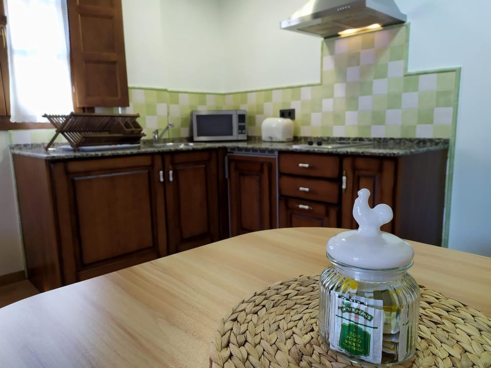 Coffee/tea facilities, Kitchen or kitchenette