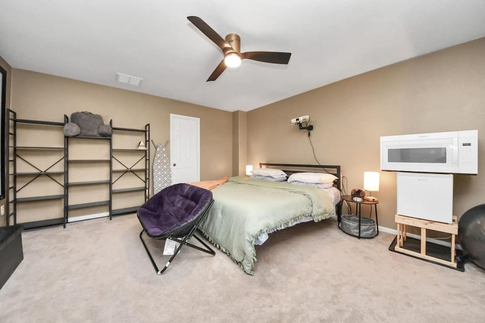 Bed, Photo of the whole room, Bedroom