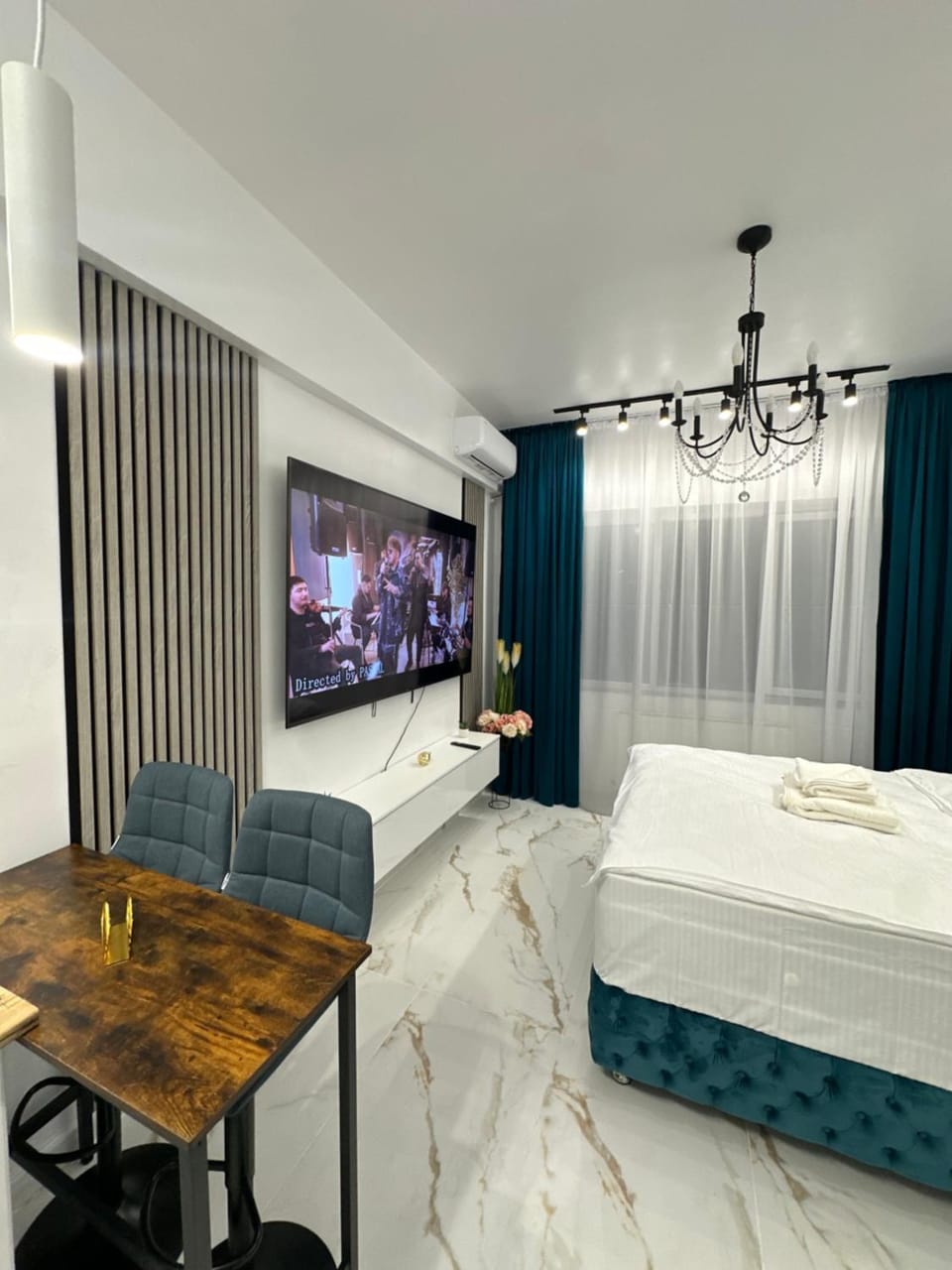 Crystal Luxe Studio Apartment in Moldova