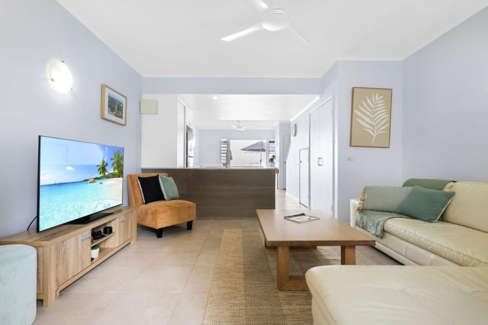 TV and multimedia, Living room, Photo of the whole room, Seating area