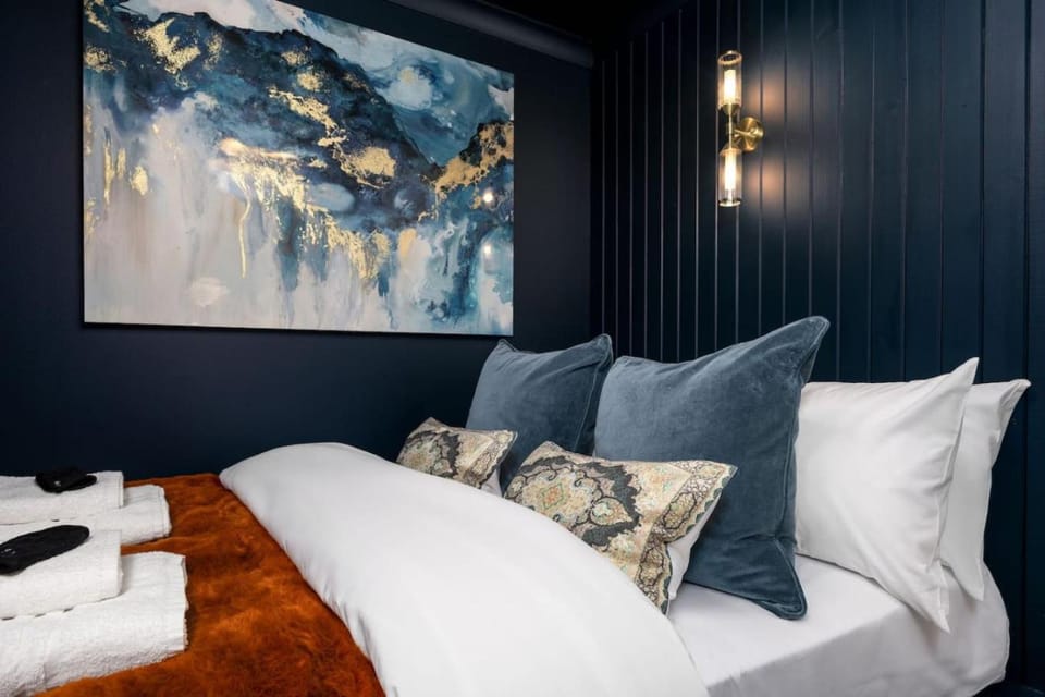 Sapphire Suite, The Stirling Residence Apartment in Stirling